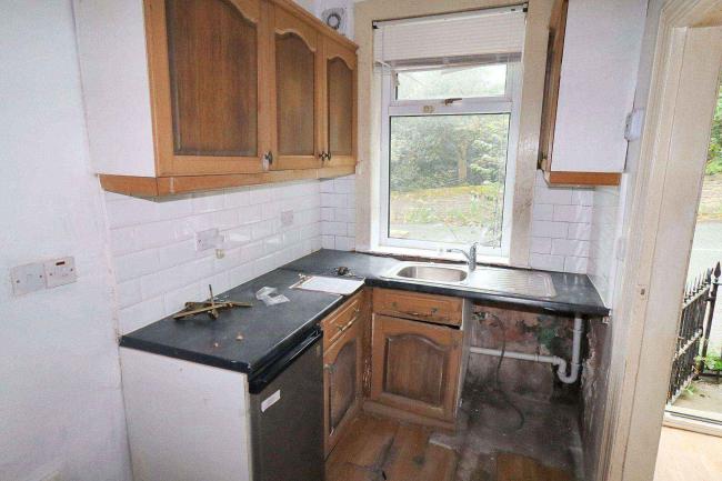 10 Station Road, Holywell Green, Halifax, HX4 9BQ 4