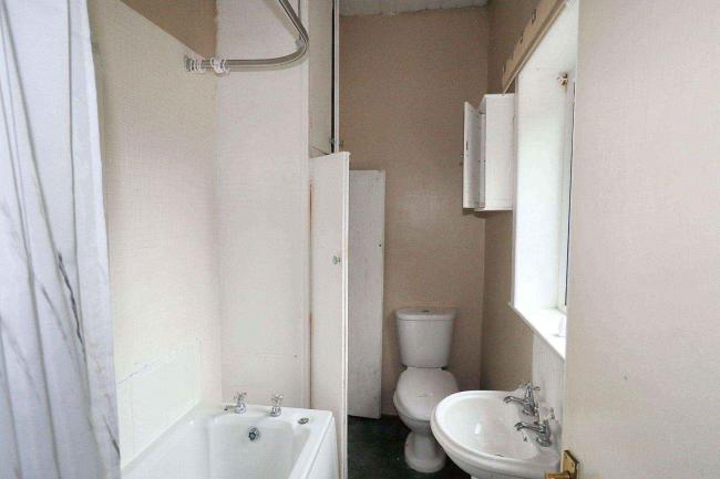 10 Station Road, Holywell Green, Halifax, HX4 9BQ 4