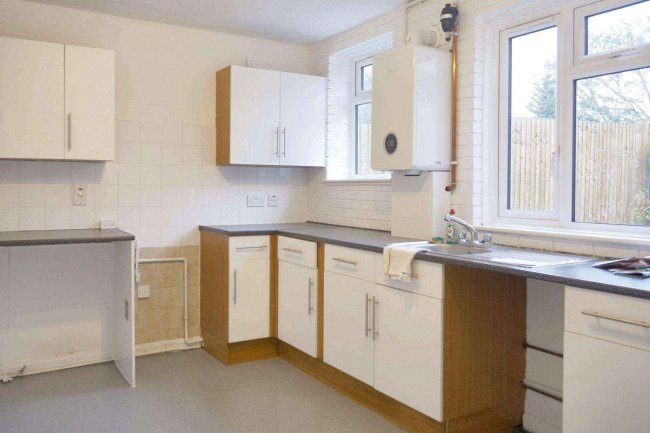 33 Oakhouse Road, Bexleyheath, Kent, DA6 7NA 3