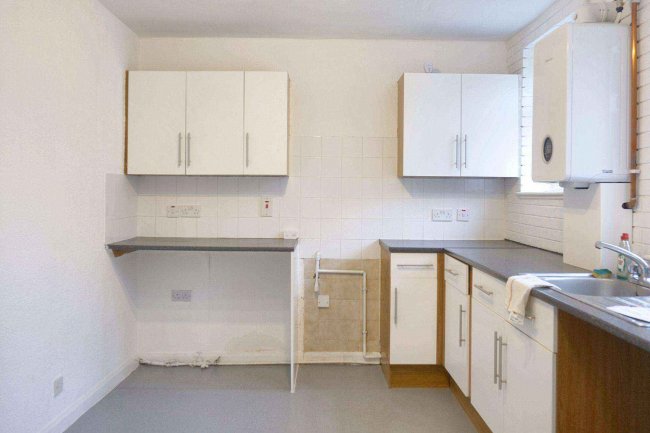 33 Oakhouse Road, Bexleyheath, Kent, DA6 7NA 3