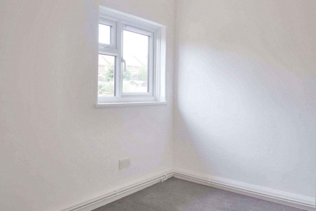 33 Oakhouse Road, Bexleyheath, Kent, DA6 7NA 3