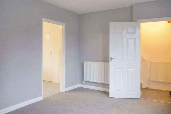 33 Oakhouse Road, Bexleyheath, Kent, DA6 7NA 3