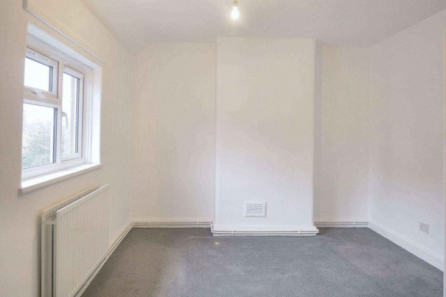 33 Oakhouse Road, Bexleyheath, Kent, DA6 7NA 3