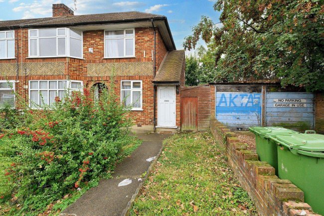 44 Arlington Crescent, Waltham Cross, Hertfordshire, EN8 7RN 9