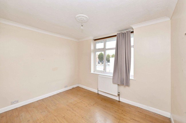 44 Arlington Crescent, Waltham Cross, Hertfordshire, EN8 7RN 9