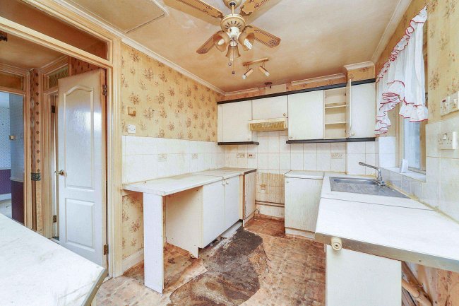 15 Cheviot Court, Cheviot Close, Harlington, Middlesex, UB3 5LR 5