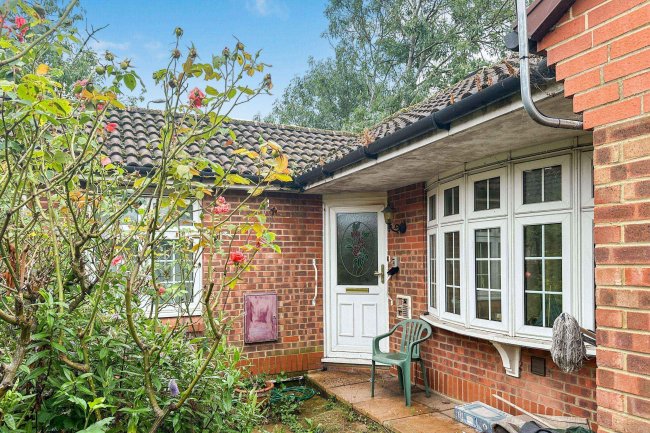 15 Cheviot Court, Cheviot Close, Harlington, Middlesex, UB3 5LR 5