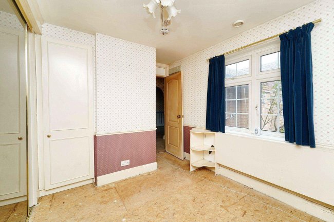 15 Cheviot Court, Cheviot Close, Harlington, Middlesex, UB3 5LR 5