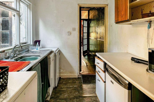 7 Wilton Road, Southampton, Hampshire, SO15 5LA 5