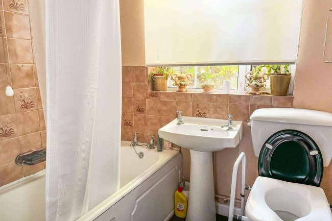 7 Wilton Road, Southampton, Hampshire, SO15 5LA 5