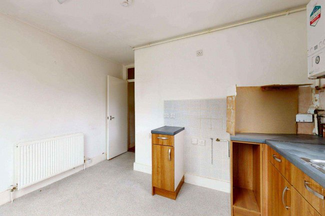 25C Morat Street, Stockwell, London SW9 0RJ 3