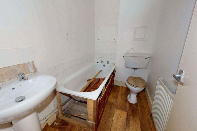 25C Morat Street, Stockwell, London SW9 0RJ 3