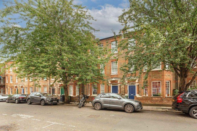 25C Morat Street, Stockwell, London SW9 0RJ 3