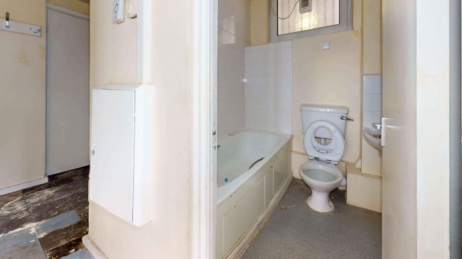 17 Henshall Point, Bromley High Street, Bow, London E3 3EJ 6