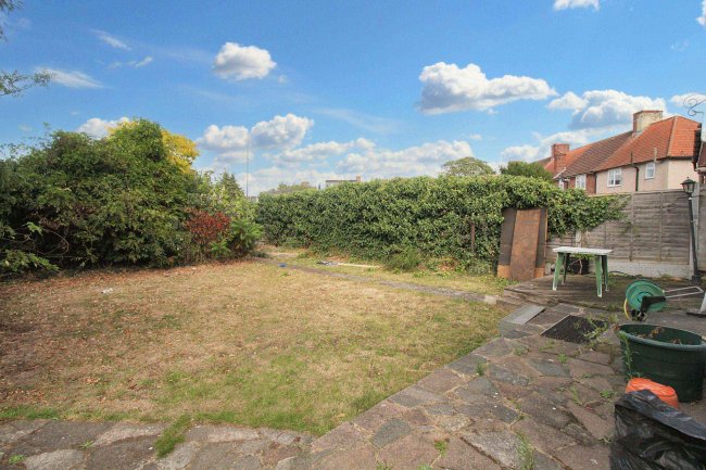 699 Becontree Avenue, Dagenham, RM8 3HH 3