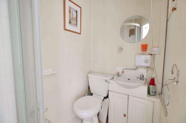 699 Becontree Avenue, Dagenham, RM8 3HH 3