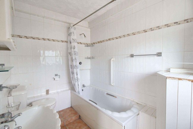 699 Becontree Avenue, Dagenham, RM8 3HH 3