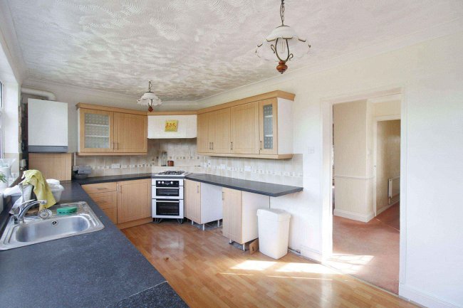 699 Becontree Avenue, Dagenham, RM8 3HH 3