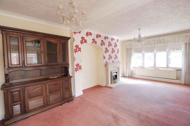 699 Becontree Avenue, Dagenham, RM8 3HH 3