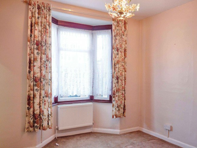 12A Clarissa Road, Romford, RM6 4ND 2