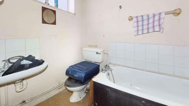 38 Winslade Way, Catford, London, SE6 4JU 10