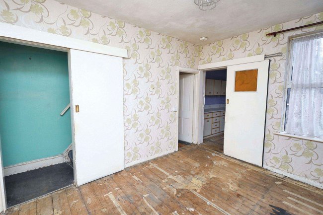 3 Clifton Road, Luton, LU1 1PB 8