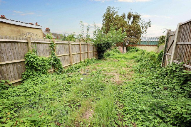 3 Clifton Road, Luton, LU1 1PB 8