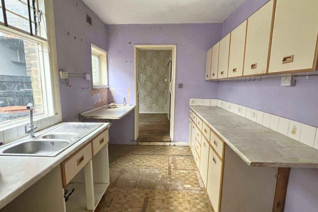 3 Clifton Road, Luton, LU1 1PB 8