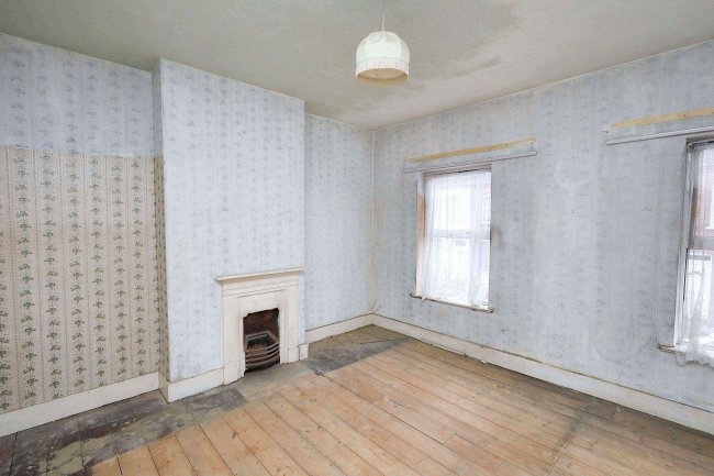 3 Clifton Road, Luton, LU1 1PB 8