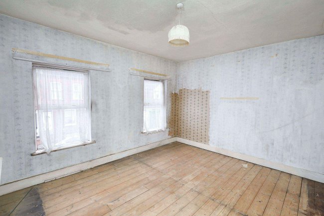 3 Clifton Road, Luton, LU1 1PB 8