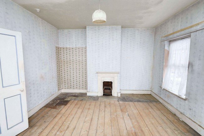 3 Clifton Road, Luton, LU1 1PB 8