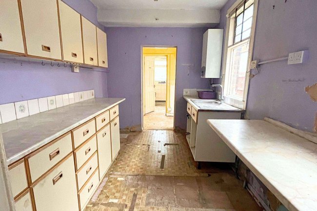 3 Clifton Road, Luton, LU1 1PB 8