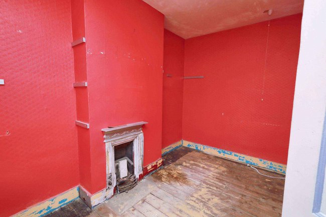 3 Clifton Road, Luton, LU1 1PB 8