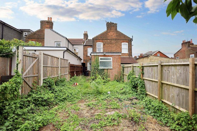 3 Clifton Road, Luton, LU1 1PB 8