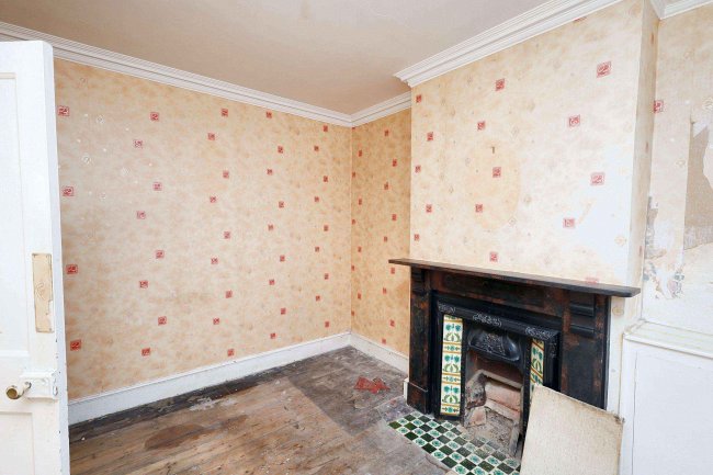 3 Clifton Road, Luton, LU1 1PB 8