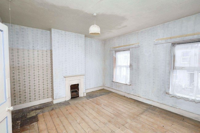 3 Clifton Road, Luton, LU1 1PB 8