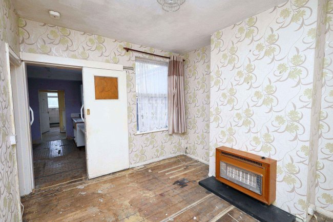 3 Clifton Road, Luton, LU1 1PB 8