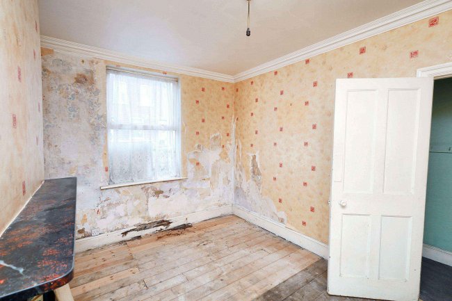 3 Clifton Road, Luton, LU1 1PB 8