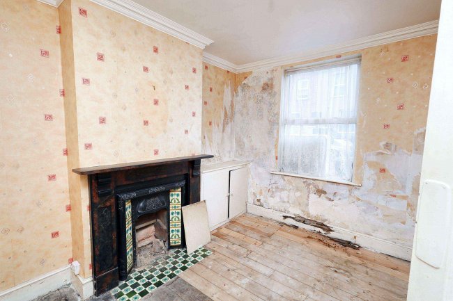 3 Clifton Road, Luton, LU1 1PB 8