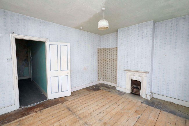 3 Clifton Road, Luton, LU1 1PB 8