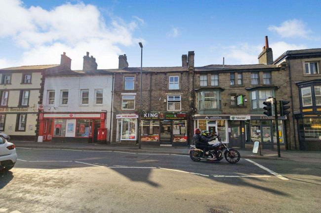 8 High Street, Buxton SK17 6EU 35