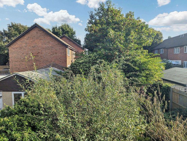 113 Tamworth Lane, Mitcham, CR4 1DJ 4