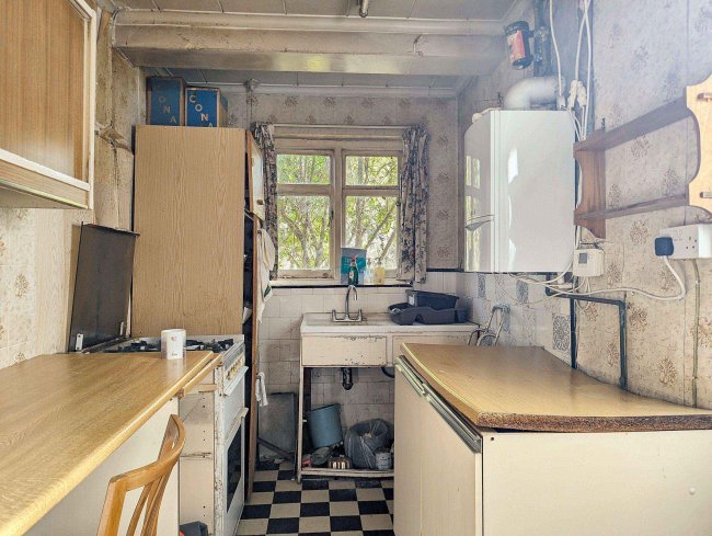 113 Tamworth Lane, Mitcham, CR4 1DJ 4