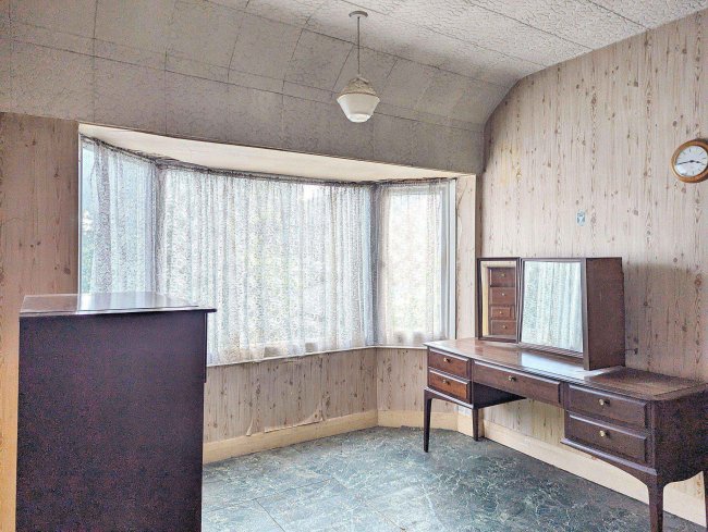 113 Tamworth Lane, Mitcham, CR4 1DJ 4