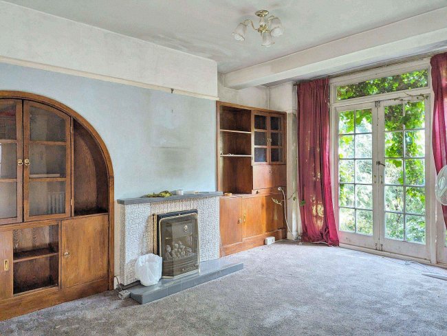 113 Tamworth Lane, Mitcham, CR4 1DJ 4