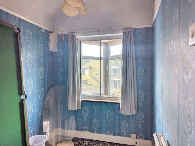 113 Tamworth Lane, Mitcham, CR4 1DJ 4