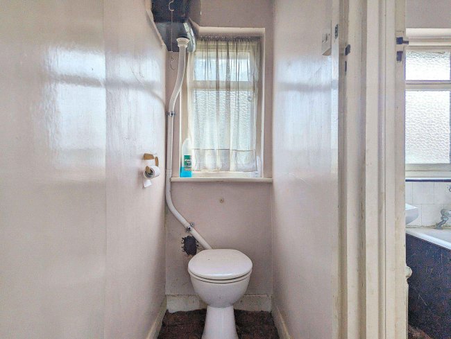 113 Tamworth Lane, Mitcham, CR4 1DJ 4