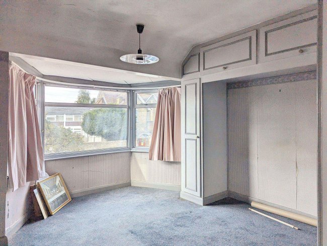 113 Tamworth Lane, Mitcham, CR4 1DJ 4