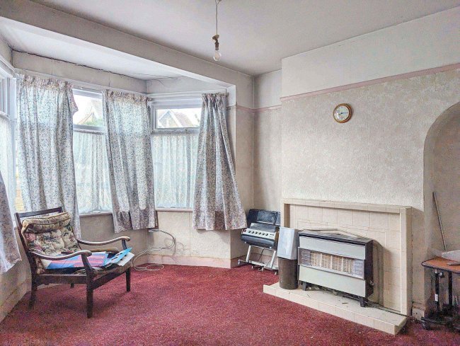 113 Tamworth Lane, Mitcham, CR4 1DJ 4