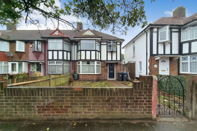 113 Tamworth Lane, Mitcham, CR4 1DJ 4